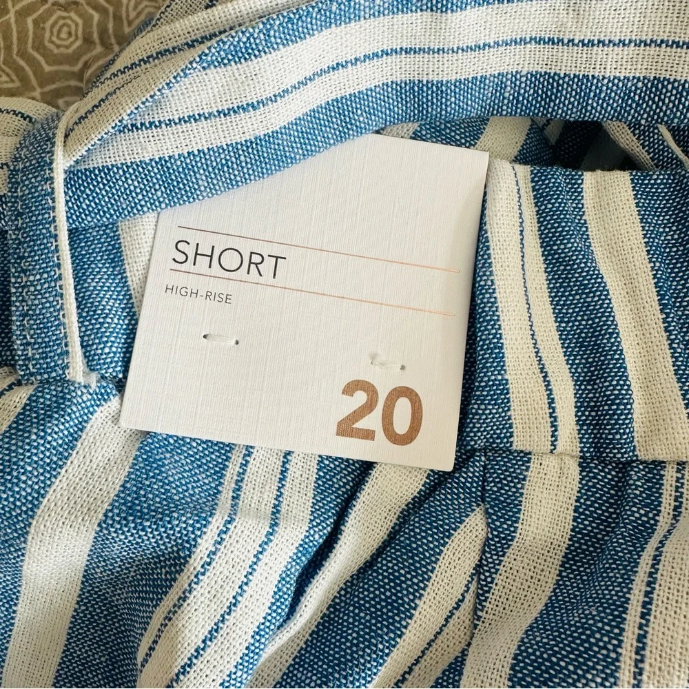 NEW! Lane Bryant Women's Linen Blend Shorts Blue White Striped Size 20